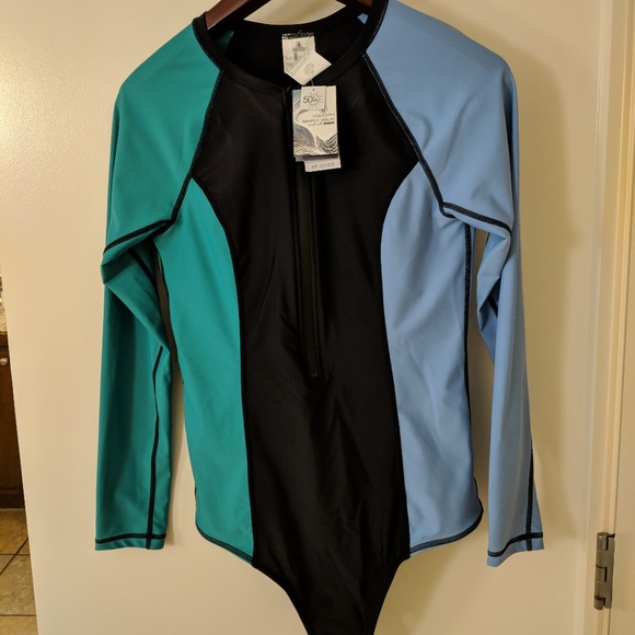 Volcom RashGuard Swimsuit - Picture 4 of 5